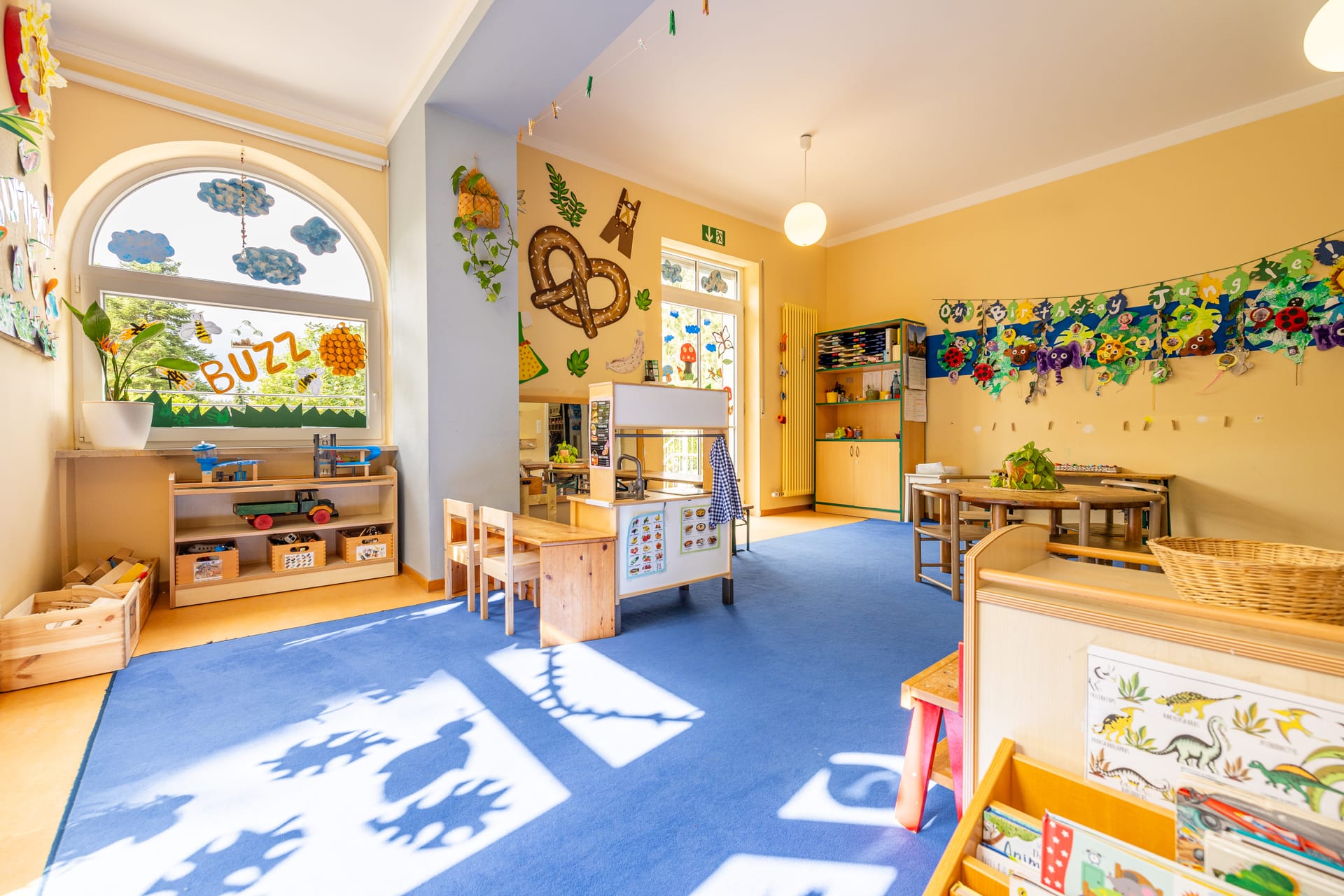 Kinder spielen in unserem Außenbereich